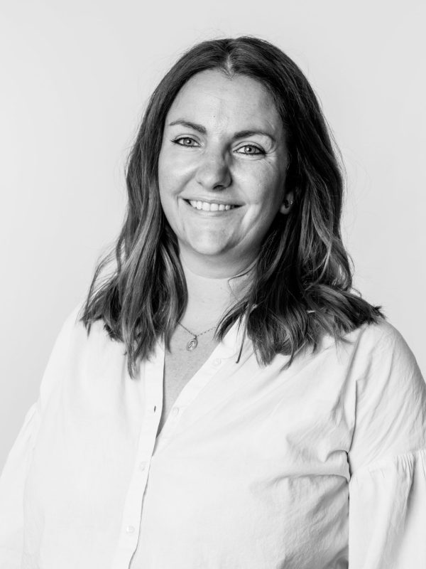 chir main - Caroline CURVALE